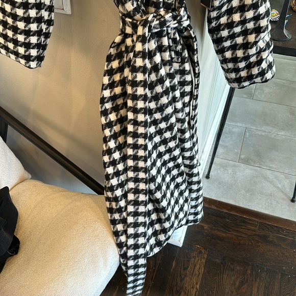 Forever 21 Houndstooth coat - Picture 5 of 10